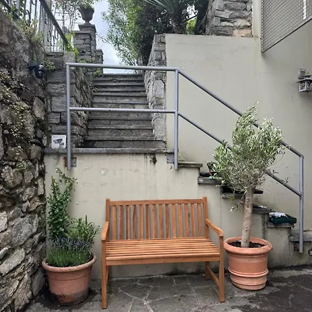 House - Lakeside Maggiore 莱萨